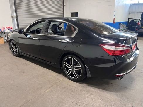 Used 2017 Honda Accord Sport image 5