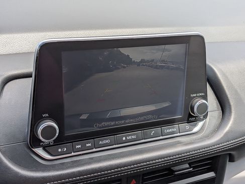 Used 2024 Nissan Rogue S AWD/4WD image 22