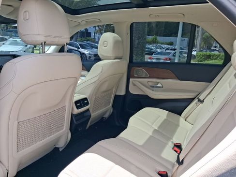 Used 2022 Mercedes-Benz GLE 350 4MATIC w/ Premium Package image 7