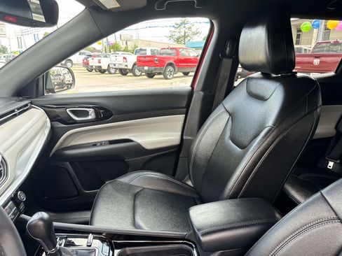 Used 2025 Jeep Compass Limited AWD/4WD image 15