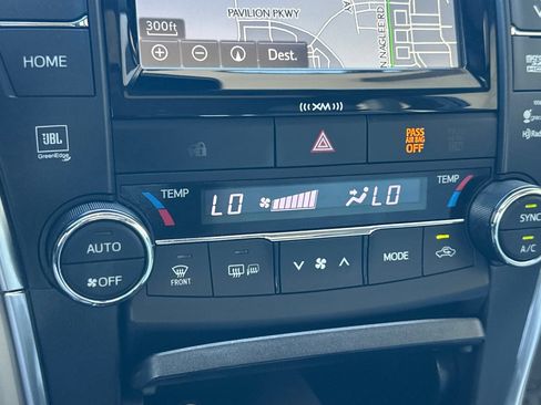 Used 2017 Toyota Camry XLE w/ Moonroof Package FWD image 21