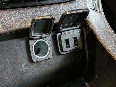 Used 2018 Chevrolet Suburban LT image 30