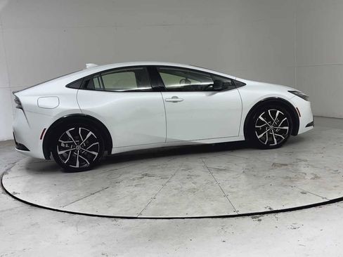 Used 2025 Toyota Prius Plug-In Hybrid FWD image 4