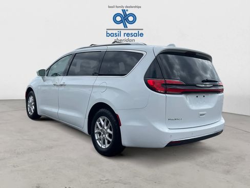 Used 2021 Chrysler Pacifica Touring-L image 5