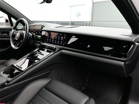 Used 2025 Porsche Panamera 4 image 18