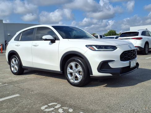 Certified 2025 Honda HR-V LX image 2