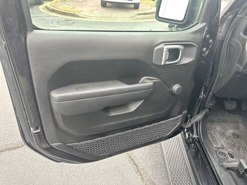 Used 2024 Jeep Wrangler Sport image 12