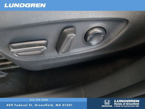 Used 2022 Toyota Highlander XLE AWD/4WD image 14