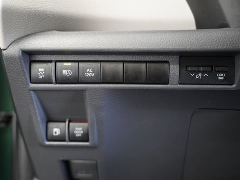 Used 2022 Toyota Sienna XLE w/ XLE Plus Package image 22