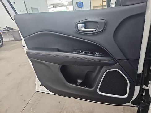 Used 2019 Jeep Compass Latitude w/ Cold Weather Group AWD/4WD image 25