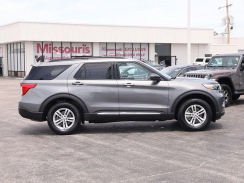 Used 2023 Ford Explorer XLT AWD/4WD image 5