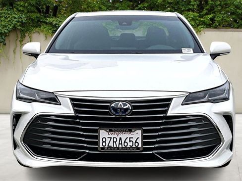 Certified 2022 Toyota Avalon Limited image 2