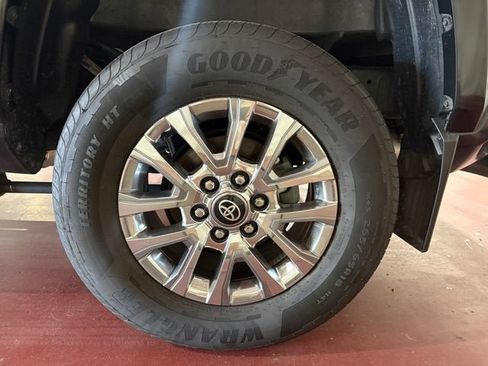 Used 2025 Toyota Tacoma Limited w/ Tow Tech Package AWD/4WD image 32