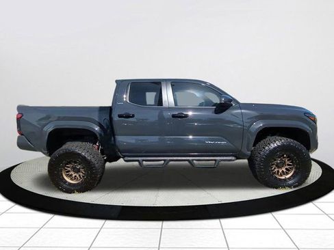 Used 2025 Toyota Tacoma SR5 image 2