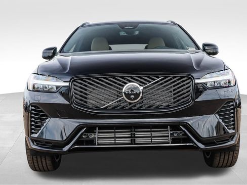 New 2026 Volvo XC60 T8 Plus AWD/4WD image 2