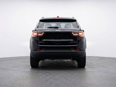 Used 2025 Jeep Compass Latitude image 7