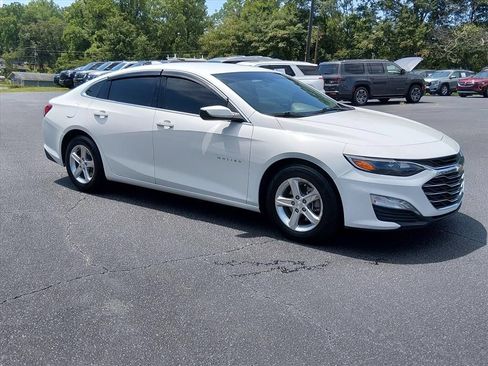 Used 2022 Chevrolet Malibu LT FWD image 2