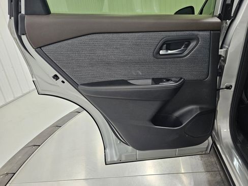 Used 2023 Nissan Rogue SV image 30