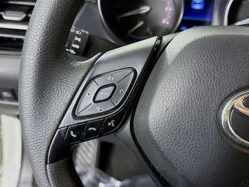 Used 2020 Toyota C-HR LE image 19