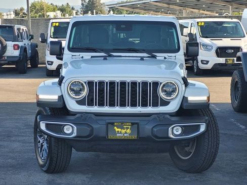 Used 2025 Jeep Wrangler Unlimited Sahara AWD/4WD image 2