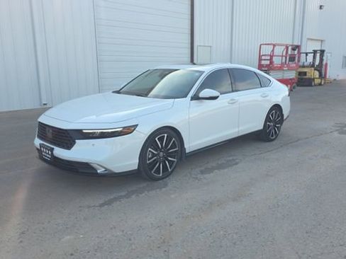 Used 2023 Honda Accord Touring image 2