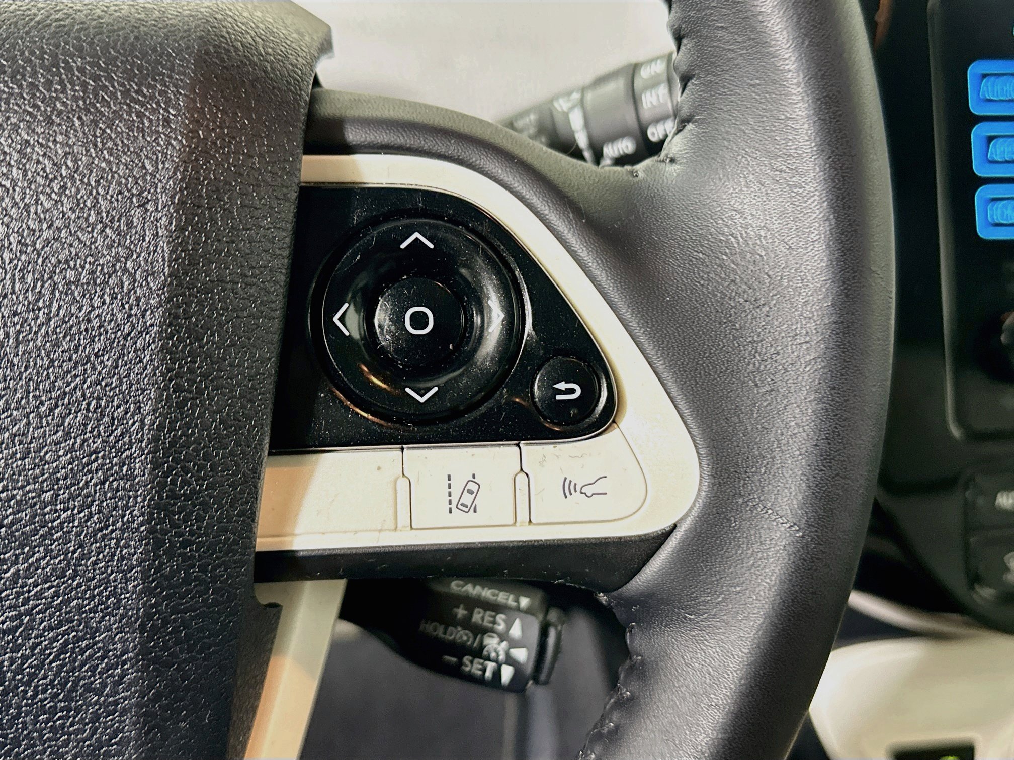 Used 2017 Toyota Prius Four Touring w/ Premium Convenience Package FWD image 17