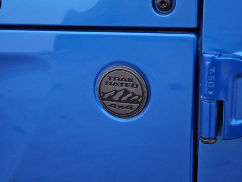 Used 2024 Jeep Gladiator Sport image 8