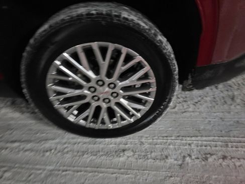 Used 2024 GMC Acadia Denali image 9