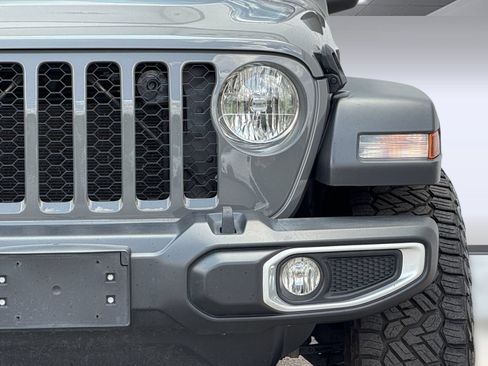 Used 2023 Jeep Gladiator Sport AWD/4WD image 12