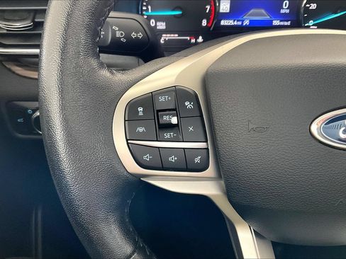 Used 2021 Ford Explorer Limited w/ Equipment Group 301A AWD/4WD image 11