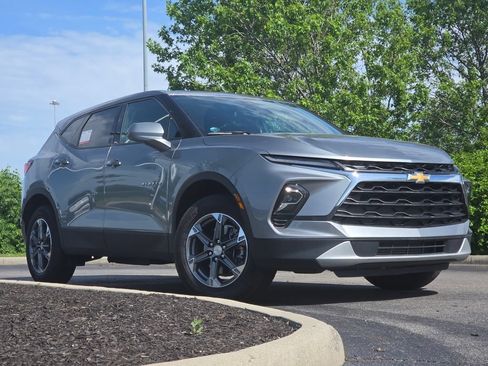 Used 2025 Chevrolet Blazer LT AWD/4WD image 1
