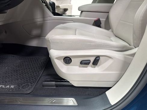 Used 2023 Volkswagen Atlas SE w/ Panoramic Sunroof Package FWD image 4