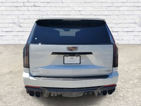 Used 2026 Cadillac Escalade ESV V AWD/4WD image 3