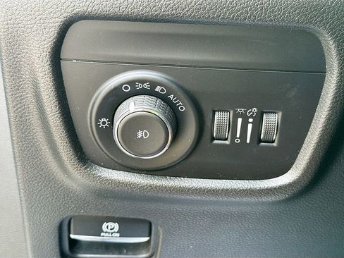 Used 2022 Jeep Grand Cherokee L Limited RWD image 21