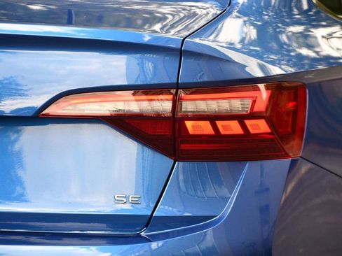 Used 2022 Volkswagen Jetta SE w/ Panoramic Sunroof Package image 14