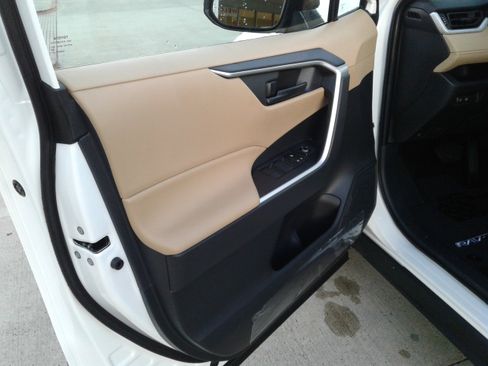 New 2025 Toyota RAV4 LE image 7