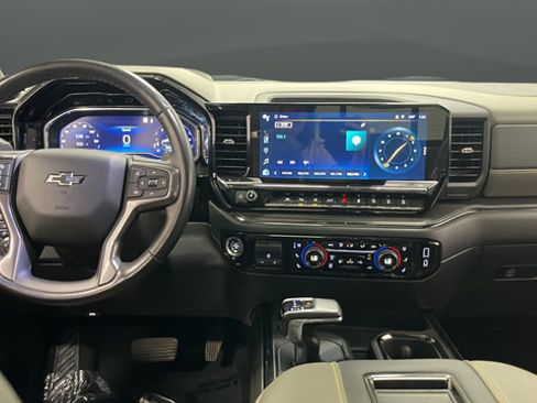 Used 2022 Chevrolet Silverado 1500 ZR2 w/ Technology Package AWD/4WD image 11