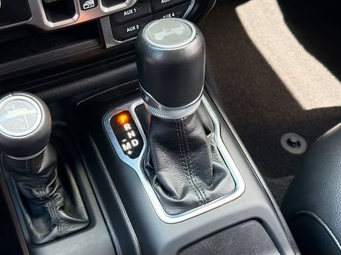 Used 2022 Jeep Wrangler Unlimited Sahara AWD/4WD image 27