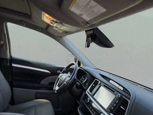 Used 2017 Toyota Highlander XLE FWD image 30
