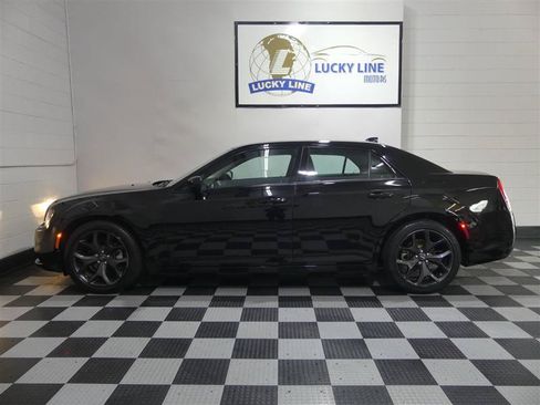 Used 2023 Chrysler 300 Touring w/ Sport Appearance Package RWD image 7