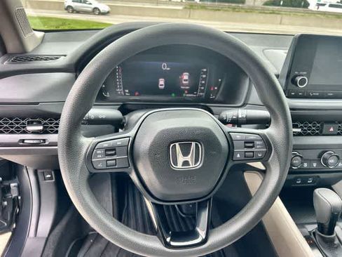 Used 2025 Honda Accord SE image 17