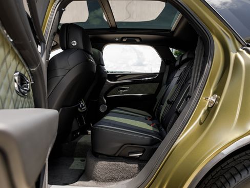 Used 2024 Bentley Bentayga image 47