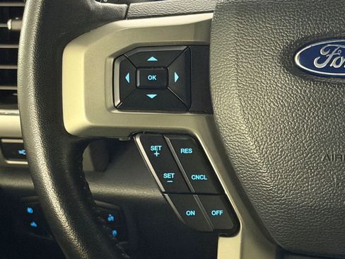 Used 2022 Ford F250 Lariat w/ Black Appearance Package image 14