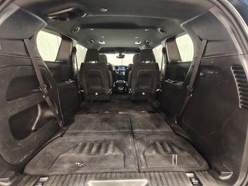 Used 2024 Chrysler Pacifica Touring image 31