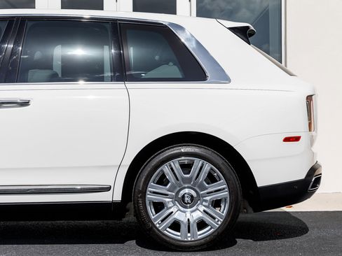 Certified 2023 Rolls-Royce Cullinan AWD/4WD image 7