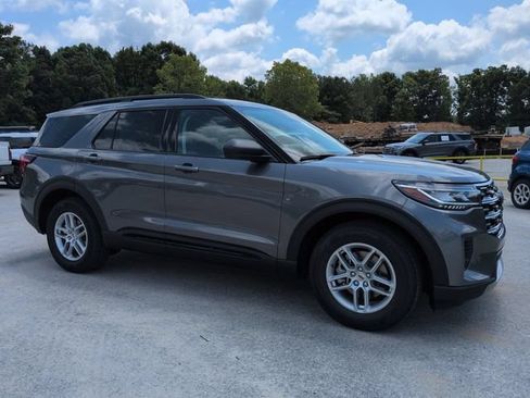 New 2026 Ford Explorer Active RWD image 2