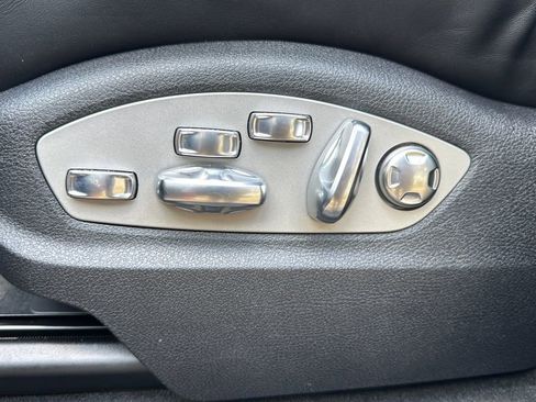 Certified 2025 Porsche Macan image 7