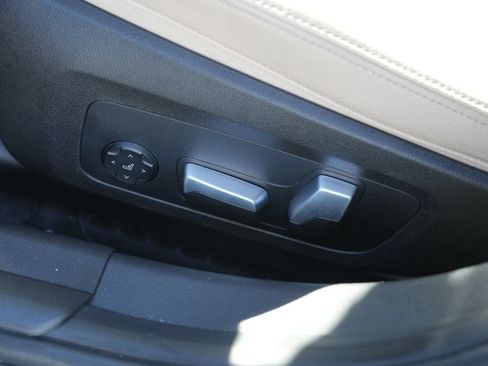 Used 2023 BMW 330i Sedan w/ Premium Package RWD image 11