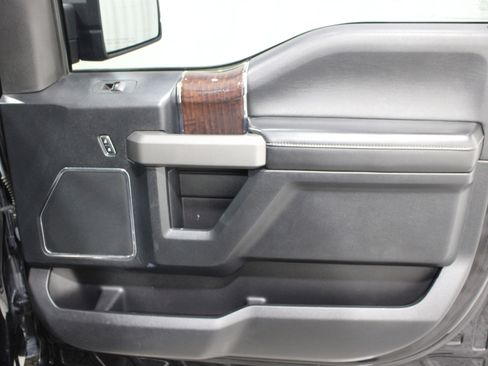 Used 2017 Ford F150 Platinum w/ Equipment Group 701A Luxury image 28