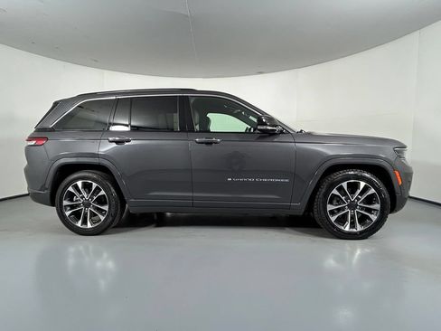 Used 2023 Jeep Grand Cherokee Overland w/ Luxury Tech Group IV AWD/4WD image 8